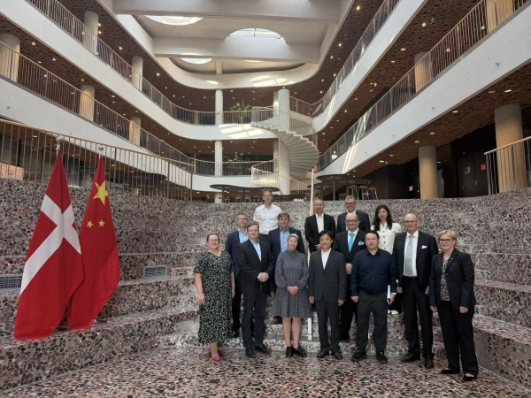 芬兰高校代表团访问国科大及中丹
